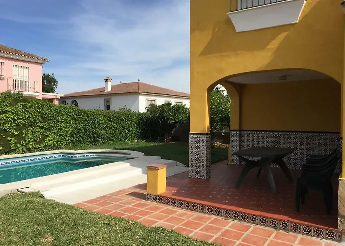 Chalet Con Barbacoa, Chimenea Y Piscina En Alhaurin De La Torre